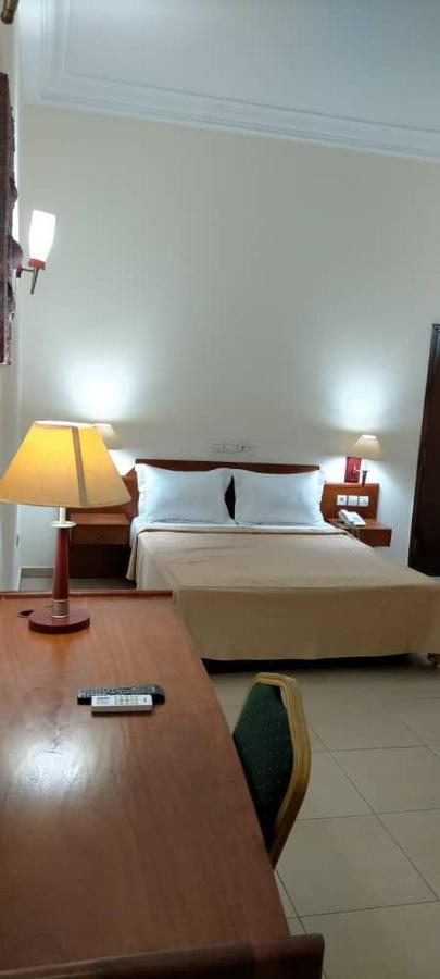 Hotel Marbella Lomé Kültér fotó