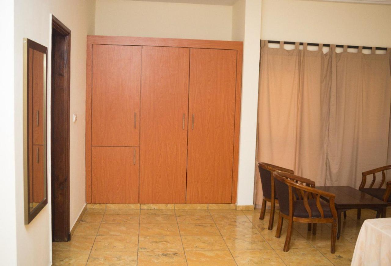 Hotel Marbella Lomé Kültér fotó