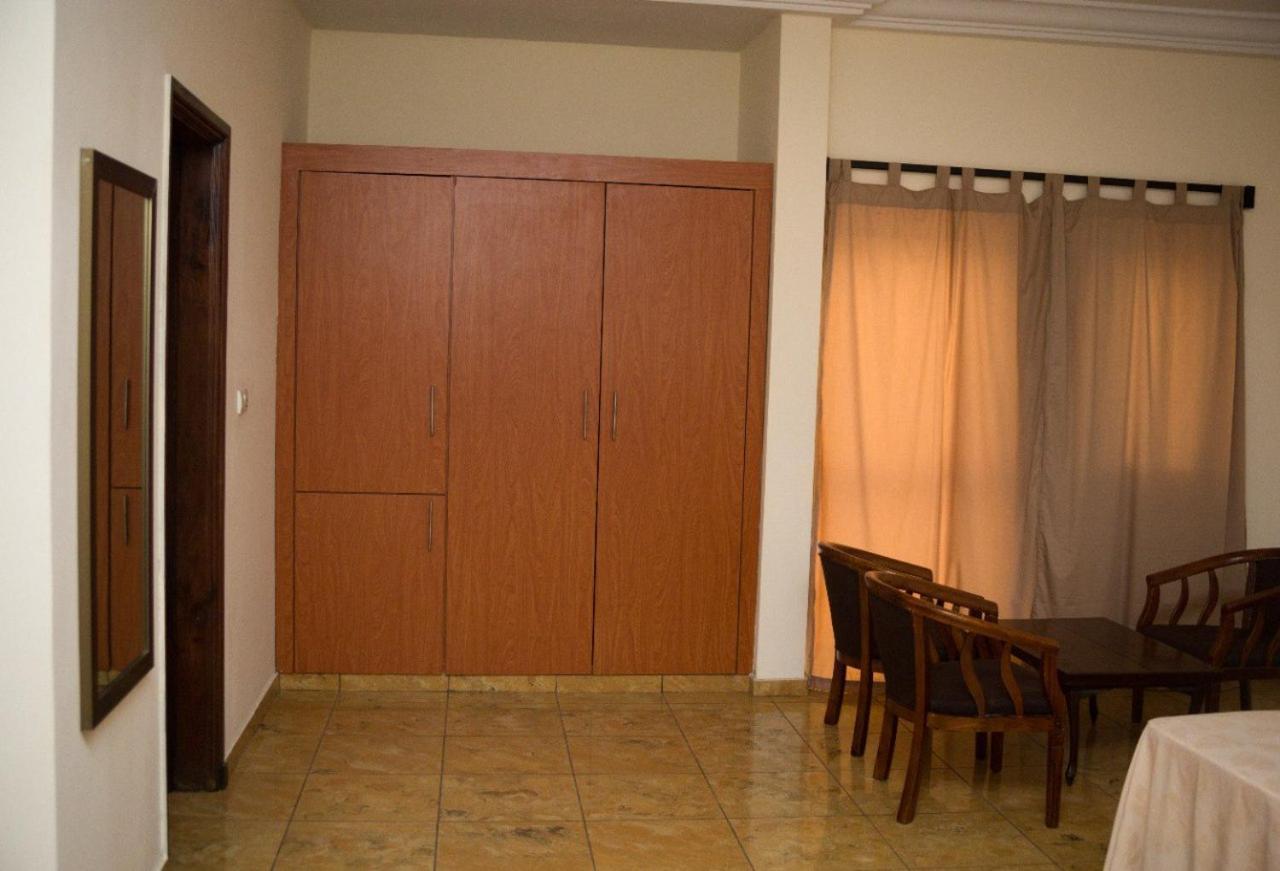 Hotel Marbella Lomé Kültér fotó