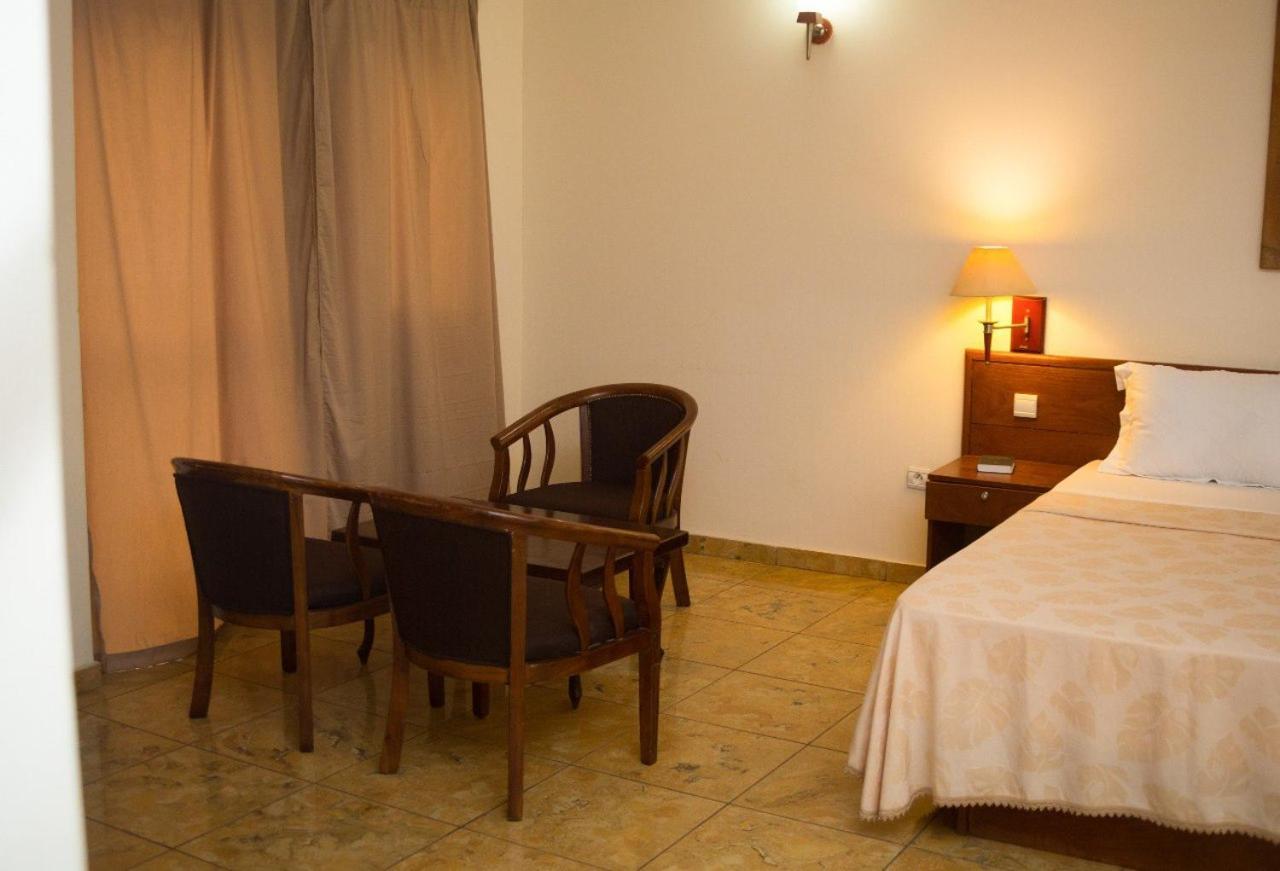Hotel Marbella Lomé Kültér fotó