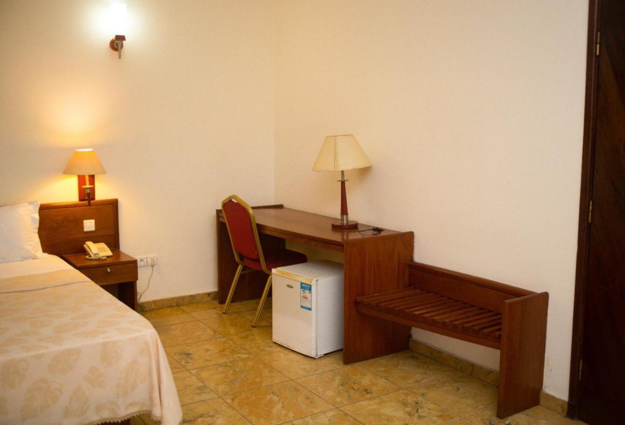 Hotel Marbella Lomé Kültér fotó